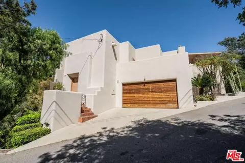 10206 Cielo Dr, Beverly Hills, CA 90210