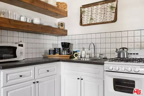 Kitchen - 548 Spruce Ln, Sugarloaf, CA 92386 photo 2 of 3