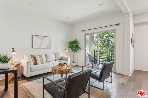 2976 Ripple Pl #103, Los Angeles, CA 90039