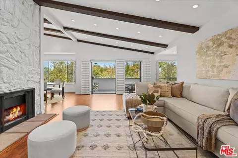 853 S Le Doux Rd #301, Los Angeles, CA 90035