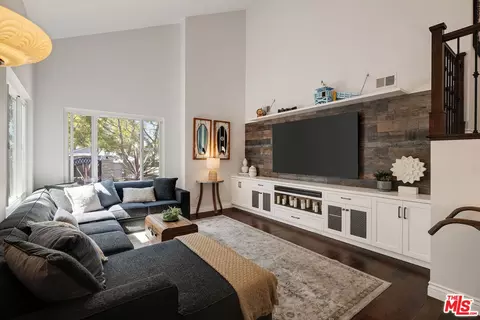 1150 E Pine Ave, El Segundo, CA 90245 photo 1
