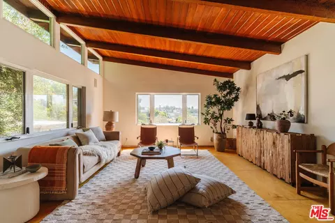 3835 Clayton Ave, Los Angeles, CA 90027