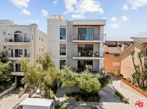 3981 Moore St #302, Los Angeles, CA 90066