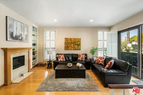 2002 California Ave #1, Santa Monica, CA 90403
