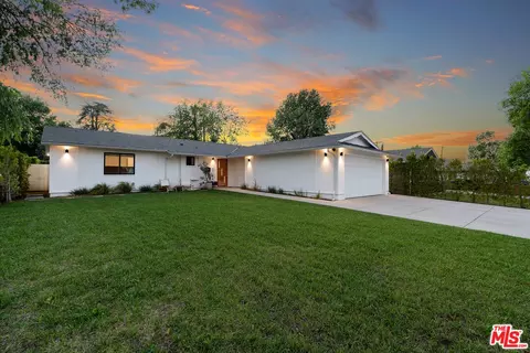 24057 Sylvan St, Woodland Hills, CA 91367