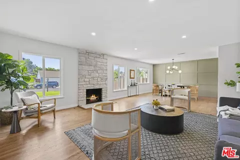 15517 Hart St, Van Nuys, CA 91406