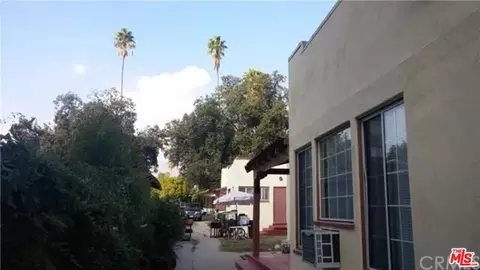 Exterior - 1302 E Villa St, Pasadena, CA 91106 photo 4 of 6