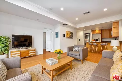 3061 W 12th Pl #105, Los Angeles, CA 90006