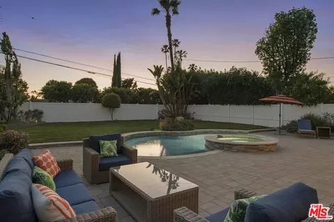7715 Mcnulty Ave, Winnetka, CA 91306 photo 3
