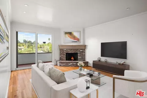11755 Montana Ave #308, Los Angeles, CA 90049