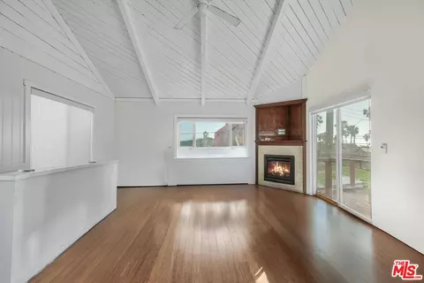 Living - 11 19th Ave, Venice, CA 90291 photo 5 of 5