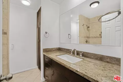 Bath - 11 19th Ave, Venice, CA 90291 photo 2 of 6