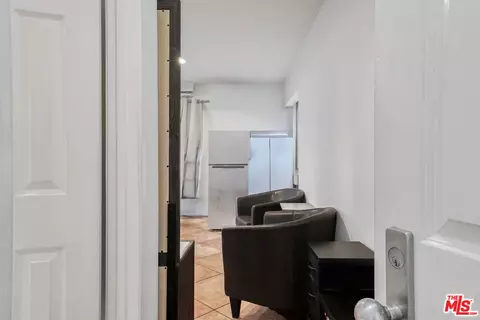 Entry Way - 11 19th Ave, Venice, CA 90291 photo 3 of 3