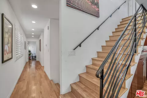 Entry Way - 11 19th Ave, Venice, CA 90291 photo 2 of 3
