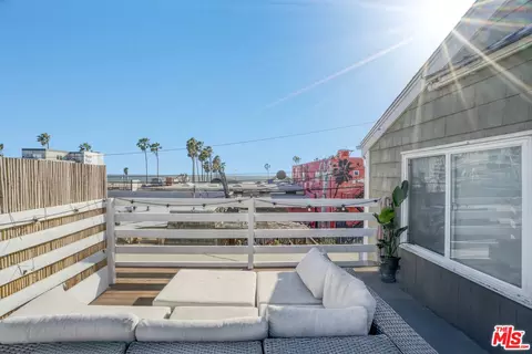 Exterior - 11 19th Ave, Venice, CA 90291 photo 6 of 9