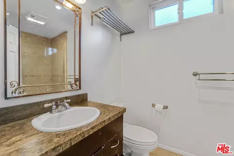 Bath - 11 19th Ave, Venice, CA 90291 photo 4 of 6
