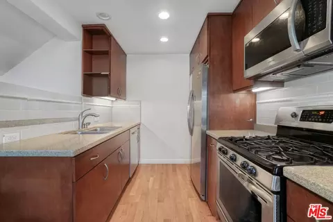 Kitchen - 11 19th Ave, Venice, CA 90291 photo 1 of 1