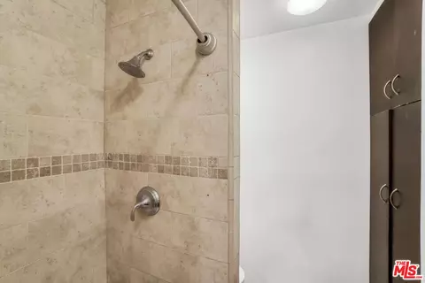 Bath - 11 19th Ave, Venice, CA 90291 photo 3 of 6