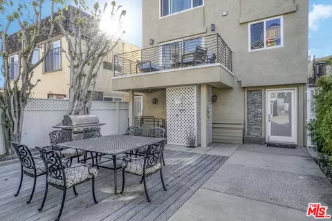 Exterior - 11 19th Ave, Venice, CA 90291 photo 2 of 9