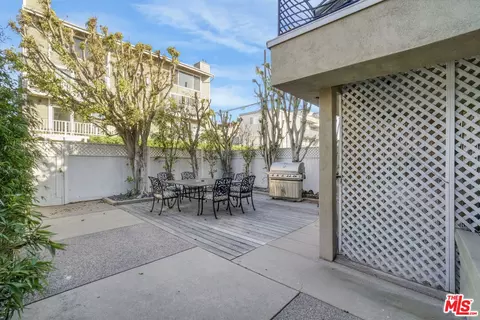 Exterior - 11 19th Ave, Venice, CA 90291 photo 3 of 9