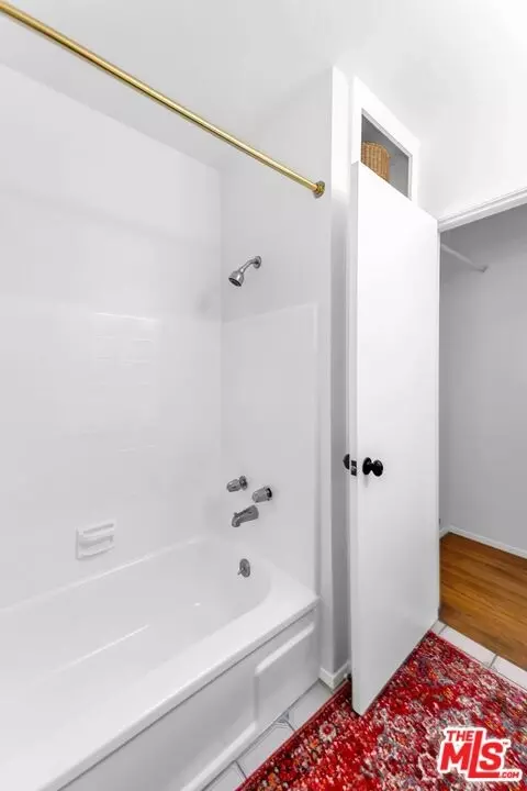Bath - 5608 Lime Ave #3, Long Beach, CA 90805 photo 1 of 4