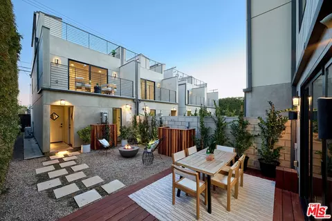 Exterior - 746 Brooks Ave, Venice, CA 90291 photo 3 of 5