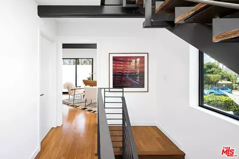 Entry Way - 746 Brooks Ave, Venice, CA 90291 photo 2 of 2