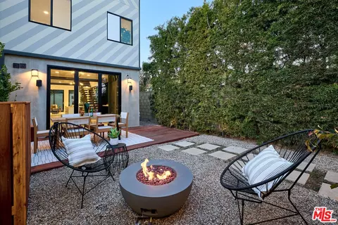 Exterior - 746 Brooks Ave, Venice, CA 90291 photo 2 of 5