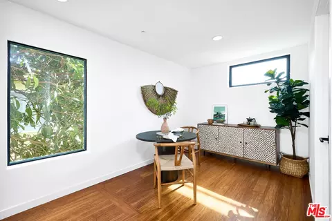 Dining - 746 Brooks Ave, Venice, CA 90291 photo 2 of 2
