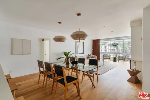 11687 Montana Ave #209, Los Angeles, CA 90049
