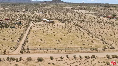 View/Area - 3224 Shawnee Trl, Landers, CA 92285 photo 6 of 7
