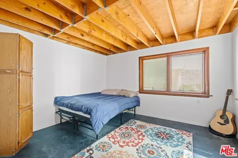 Bedroom - 3224 Shawnee Trl, Landers, CA 92285 photo 2 of 3