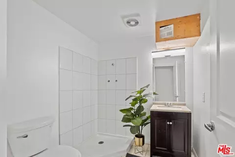 Bath - 3224 Shawnee Trl, Landers, CA 92285 photo 2 of 2