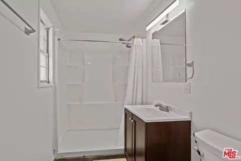 Bath - 3224 Shawnee Trl, Landers, CA 92285 photo 1 of 2