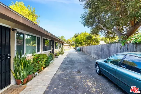 965 N Summit Ave, Pasadena, CA 91103 photo 5