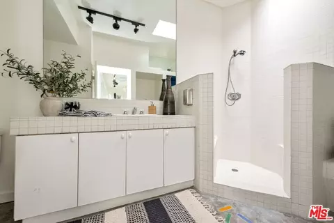 2228 Walnut Ave, Venice, CA 90291 photo 37