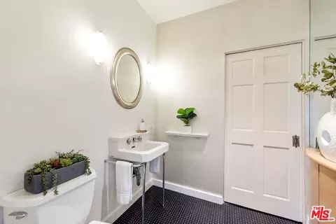 2228 Walnut Ave, Venice, CA 90291 photo 28