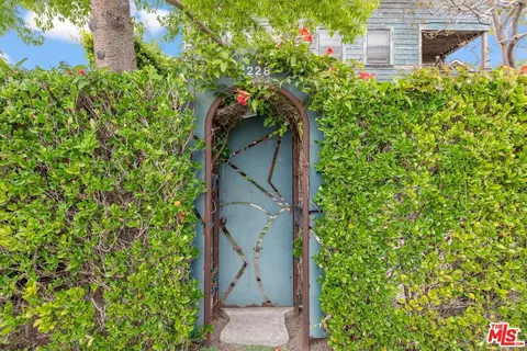 2228 Walnut Ave, Venice, CA 90291 photo 2