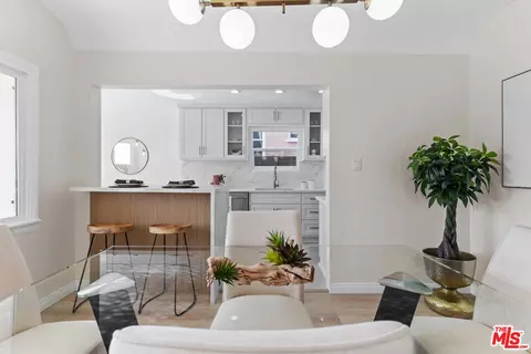 4221 W 59th Pl, Los Angeles, CA 90043