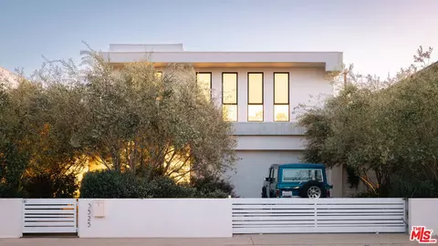 3525 Barry Ave, Los Angeles, CA 90066
