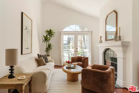 4630 Woodley Ave #301, Encino, CA 91436
