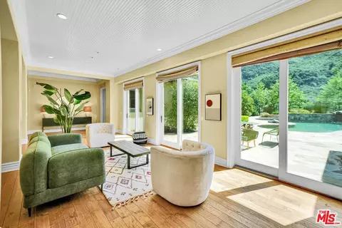 29734 Mulholland Hwy, Agoura Hills, CA 91301
