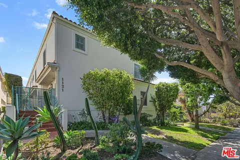 1121 Princeton St #4, Santa Monica, CA 90403