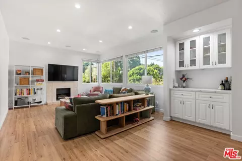 1500 Camden Ave #2E, Los Angeles, CA 90025