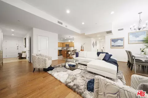 929 S St Andrews Pl #102, Los Angeles, CA 90019