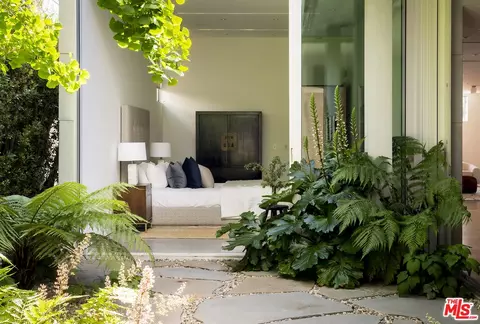 Bedroom - 702 6th Ave, Venice, CA 90291 photo 2 of 5