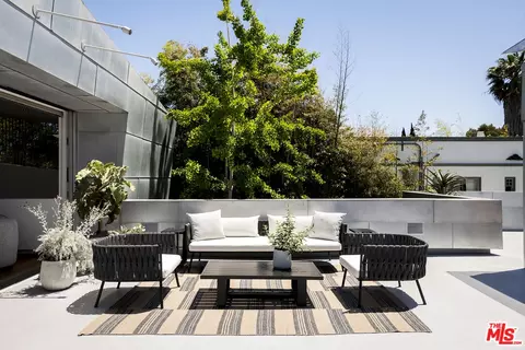 Exterior - 702 6th Ave, Venice, CA 90291 photo 3 of 5
