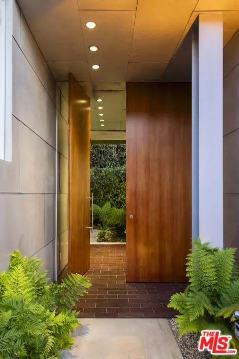 Entry Way - 702 6th Ave, Venice, CA 90291 photo 1 of 3