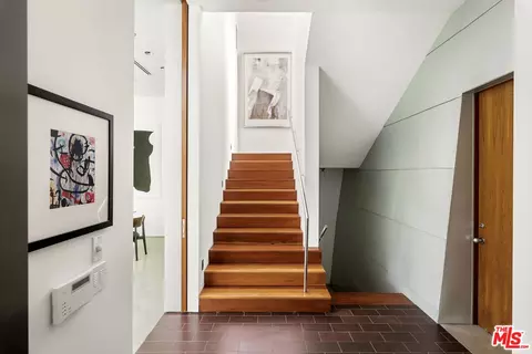 Entry Way - 702 6th Ave, Venice, CA 90291 photo 3 of 3