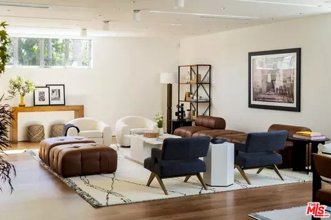 Living - 702 6th Ave, Venice, CA 90291 photo 3 of 4